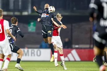 Verschuren twijfelt over rode kaart van Ugwu: 'Heb hier waarschijnlijk een andere mening over'