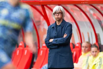 Ajax Vrouwen haakt definitief af in titelstrijd na nieuwe oorwassing in Enschede