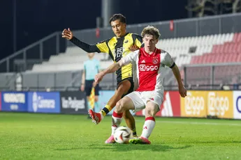 Jong Ajax en Vitesse delen de punten na enerverende tweede helft