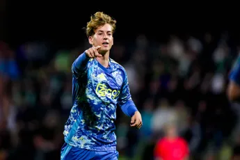 Ajax O19 wint derde topper op rij een heeft weer zicht op titel; Ajax O16 wint na doelpuntrijke slotfase