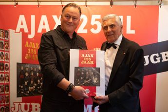 Clublegende Swart houdt maandag signeersessie in fanshop voor boek Ajax 125 jaar