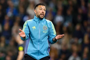 De Mos kritisch op Ajax: 'Als trainers onzeker zijn, gaan ze goochelen met opstellingen'