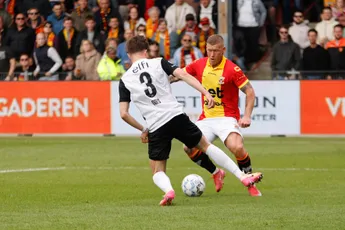Goes speelt hoofdrol bij zege AZ met goal en rode kaart; Steijn scoort weer tegen club van zijn vader