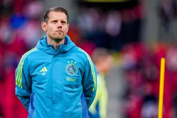 AD komt met andere informatie: 'Vos moet vertrekken als assistent-trainer van Ajax'