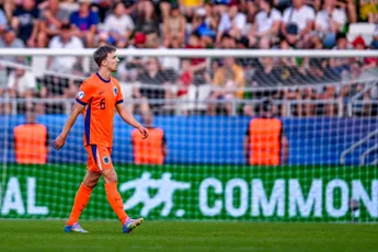 Rondom Ajax: 'Rode kaart Regeer bij Jong Oranje knullig, dom en onprofessioneel'