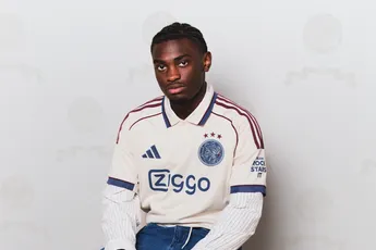 Ajax lanceert derde tenue: geïnspireerd op oorsprong van Amsterdam