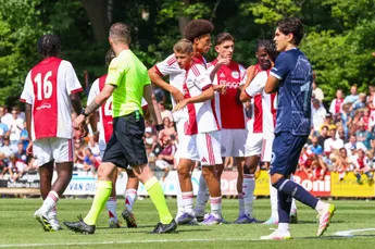 Ajax maakt voorlopige lijst met rugnummers bekend tijdens Open Dag