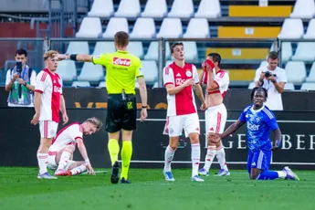 Flink gewijzigd Ajax stapelt fout op fout en gaat kansloos onderuit in finale Como Cup