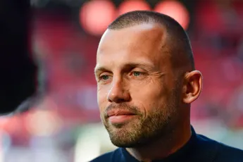 Heitinga verklapt dat Ajax op zoek is naar vervanger van Henderson: 'Zijn nog op zoek naar een leider'