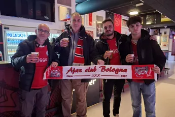 Fans over de Grens: 'Na behalen rijbewijs auto in gestapt richting Amsterdam om Ajax te zien spelen'