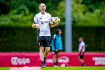 Peereboom overtuigt niet als assistent-trainer van Ajax: 'Kan zich moeilijk bewegen in de groep'