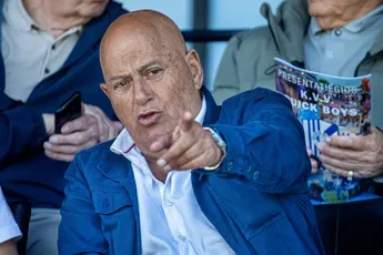 Van Gelder zag 'schandalig' Ajax zonder enige lijn in het spel: 'Dat was beangstigend'