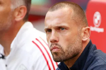 'Heitinga noemt Slot om de twee minuten, laat dan maar zien wat je van hem hebt geleerd'