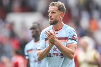 Buitenland: Henderson debuteert voor Brentford en Timber wint van Manchester United