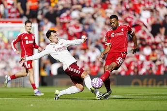 Buitenland: Gravenberch en Liverpool winnen topper van Arsenal en Timber