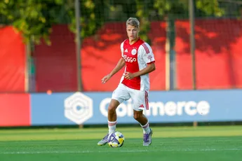Steur en Bounida brengen voetbal in moeizame opbouw Jong Ajax, dreiging van grillige Wolff