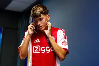 Van der Vaart dolblij met debuut voor Jong Ajax: 'Maar die kans had er echt in gemoeten'