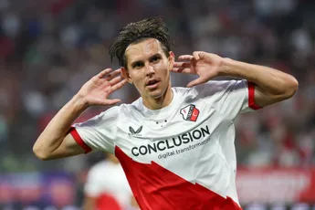 AZ ondanks vroege rode kaart naar play-offs, oud-Ajacied helpt FC Utrecht langs Servette FC