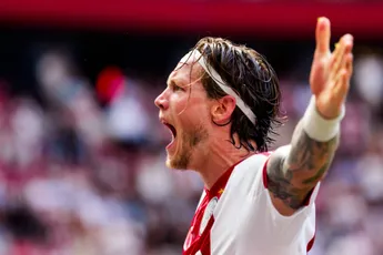 Van den Brom lyrisch over Weghorst: 'Gaat dit seizoen meer dan twintig doelpunten maken'