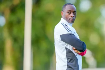 Musampa ondanks arrestatie 'gewoon' op de bank bij Jong Ajax: 'Geen enkele twijfel'