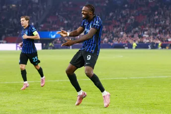 Van der Gijp ziet kansloze Ajacieden tegen Thuram: 'Enige die hem uit kan schakelen is Weghorst'