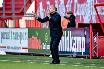 Janssen vraagt om vrijheid voor Ajax-spelers: ‘Geeft Heitinga té veel informatie?’