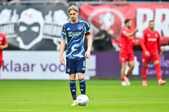 'Nu heb je iemand van binnen Ajax die aangeeft dat ze het totaal niet eens waren afgelopen zomer'