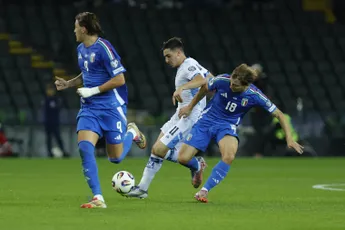 Interlands: Jong Oranje wint gemakkelijk van Litouwen; Gloukh hard onderuit tegen Italië