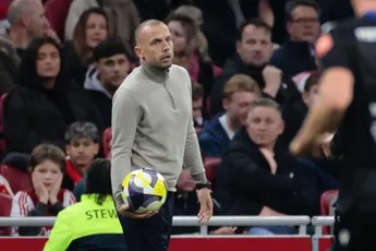 Heitinga boos op scheidsrechter voorafgaand aan 1-1: 'Had het idee dat die bal naar ons moest'
