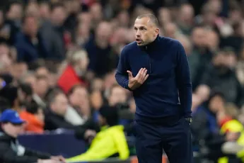 NB: 'Heitinga en Kroes beschadigen naam van Ajax en hebben blijkbaar maling aan fans'