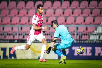 Jong Ajax speelt doelpuntloos gelijk tegen FC Dordrecht en wint voor dertiende keer op rij niet