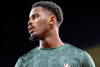 Hato krijgt ervan langs van trainer en Engelse media: 'Was een nachtmerrie-avond voor hem'