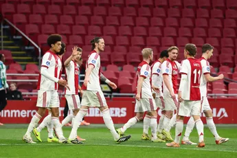 Kranten zien Ajax terugvallen op systeem van Farioli, al is er ook een belangrijk verschil