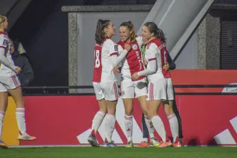 Ajax Vrouwen winnen ruim en sluiten kalenderjaar 2025 af als koploper