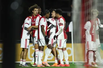 Jong Ajax pakt felbegeerde drie punten na zege op Vitesse en doorbreekt slechte reeks