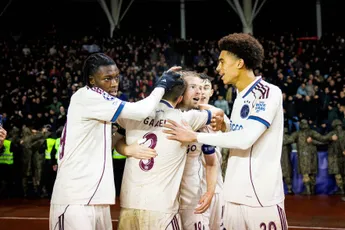 Grim hamert op succesbeleving: 'Spelers zijn minder met zichzelf bezig, juist meer met elkaar bezig'