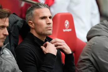 Van Persie kritisch op 'counterend' Ajax: 'Feyenoord - PSV is een echte topwedstrijd'