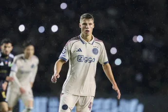Kranten: 'Ajax heeft wel degelijk talent en een jonge selectie met potentie'