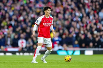 Verweij over Tomiyasu: 'Bij Ajax houden ze er op dit moment niet heel erg veel rekening mee'