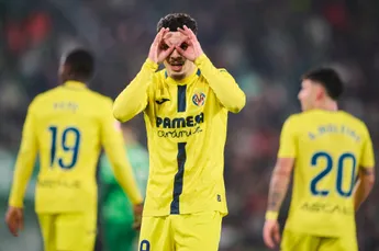 Aankomend Ajax-opponent Villarreal wint comfortabel van Deportivo Alaves; Mikautadze scoort weer