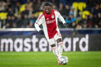 Rosa haakt ziekjes af in warming-up, Grim wijst Mokio aan als vervanger