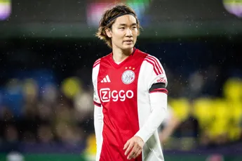Ajax moet Itakura missen tegen Olympiakos: 'Hij is vanochtend niet heel lekker opgestaan'