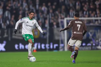 NEC neemt derde plek in Eredivisie over van Ajax door van AZ te winnen; Gooijer scoort bij PEC Zwolle