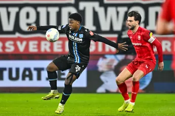 Rondom Ajax: Van Axel Dongen onderhoudt contact met Ajax: 'Je krijgt af en toe een appje'