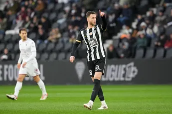 Angers-trainer blij met Ajax-huurling Van den Boomen: 'Dat maakt hem zeldzaam'