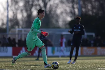 Ajax beloont keeperstalent Cloos (15) met eerste contract in Amsterdam