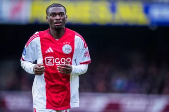 NB: 'Mokio loopt met een houding over het veld alsof hij alles wel onder controle heeft'