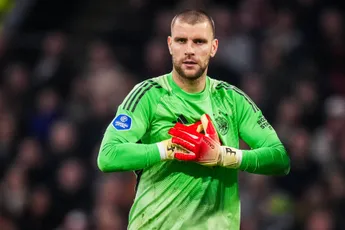 Paes trots dat hij Ajax-shirt mag dragen: 'Merk nu al dat dingen drie stapjes sneller gaan dan ik gewend ben'