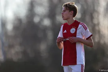 Ajax O16 geeft 3-1 voorsprong uit handen en lijdt puntenverlies tegen FC Utrecht; O15 wint simpel