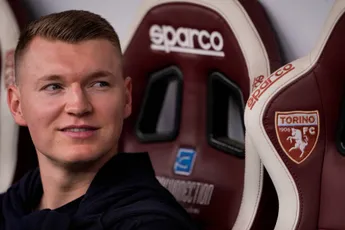 Ten Hag steunt pechvogel Schuurs: 'Voor subtop zou hij een absolute aanwinst zijn'